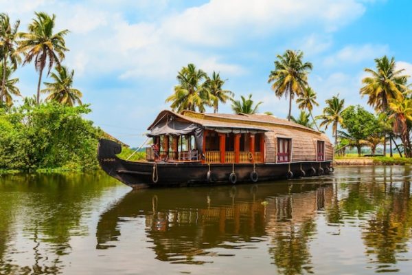 fpkdl.com_960_images_fpkdl.com_960_houseboat-alappuzha-backwaters-kerala_78361-13401