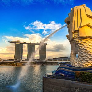 SINGAPORE - AUG 9 ,2017 : Merlion statue and cityscape in Singapore.